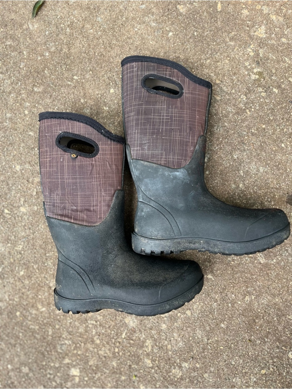 BOGs Women’s Waterproof Black and Brown Pull-On Outdoor Boots Size 8